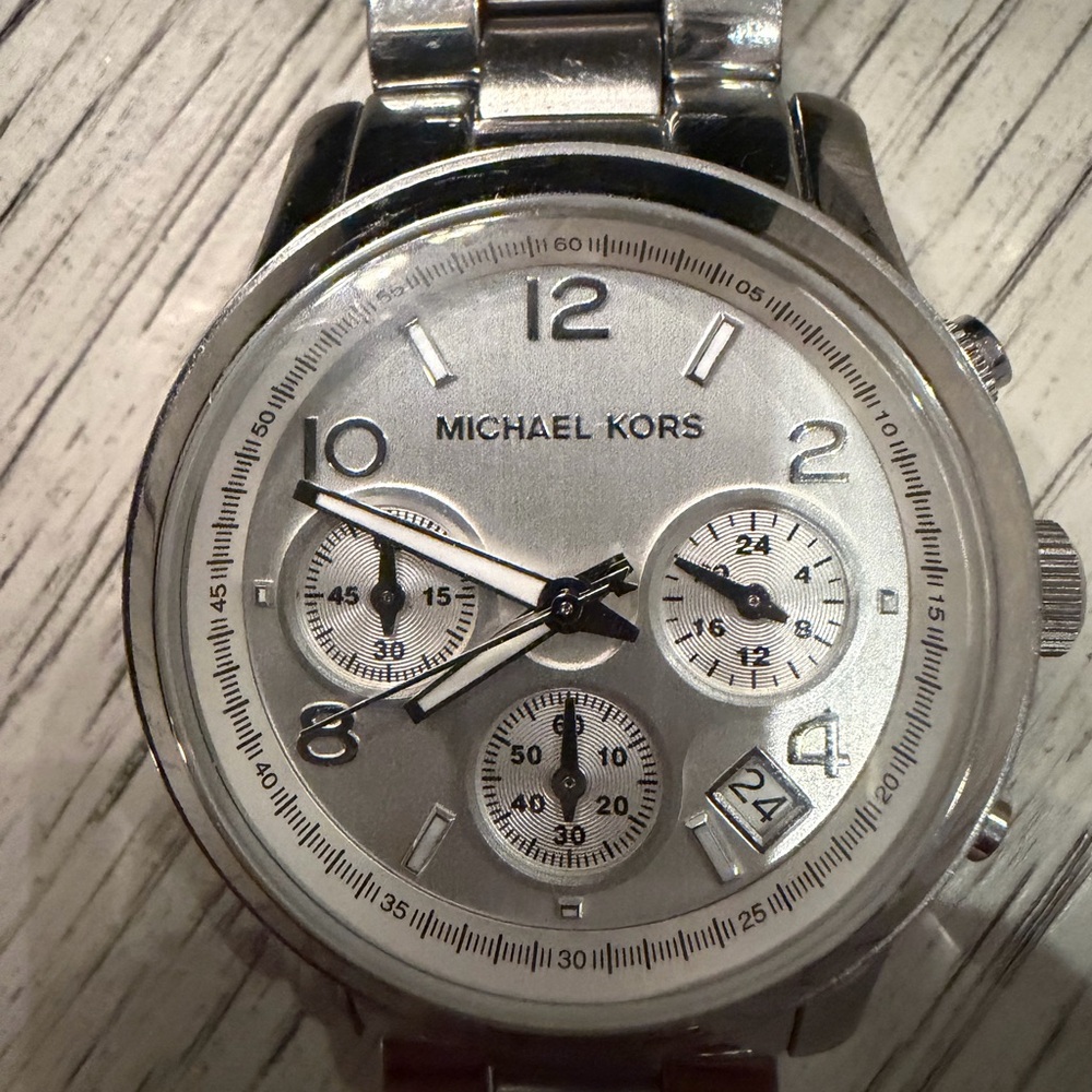 Michael Kors Runway Chronograph Silver Watch MK5076 OG Box Links